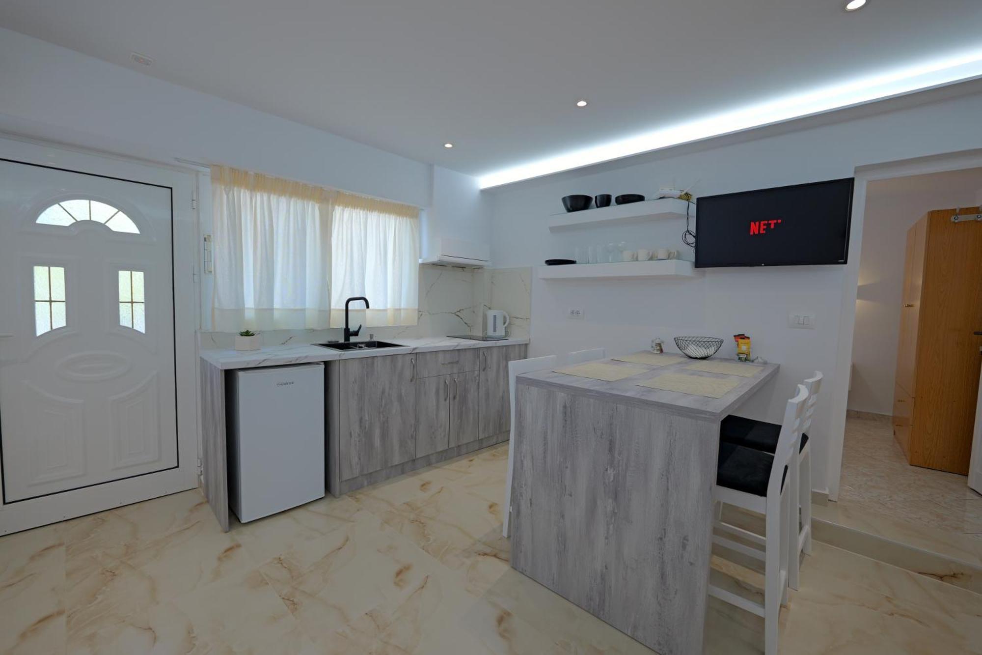Livia'S Guesthouse Ksamil Esterno foto