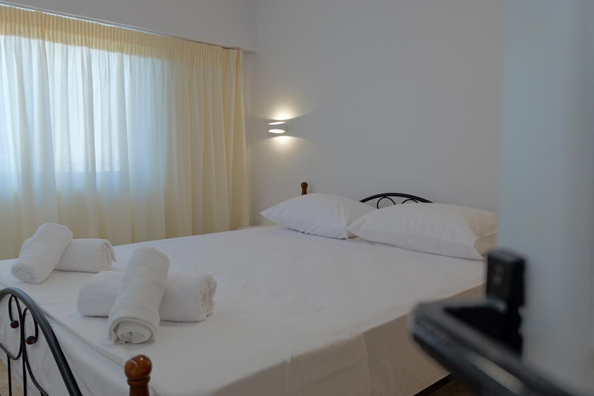 Livia'S Guesthouse Ksamil Esterno foto