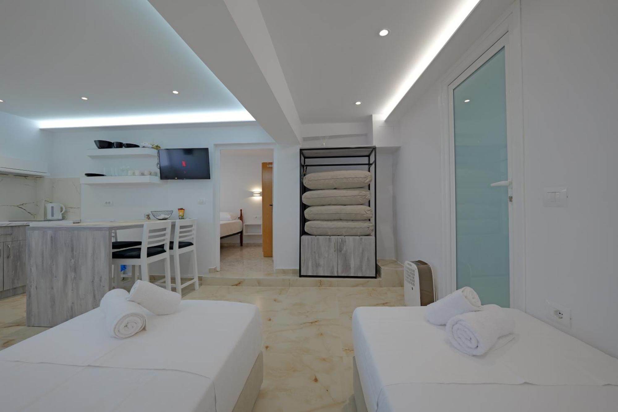 Livia'S Guesthouse Ksamil Esterno foto