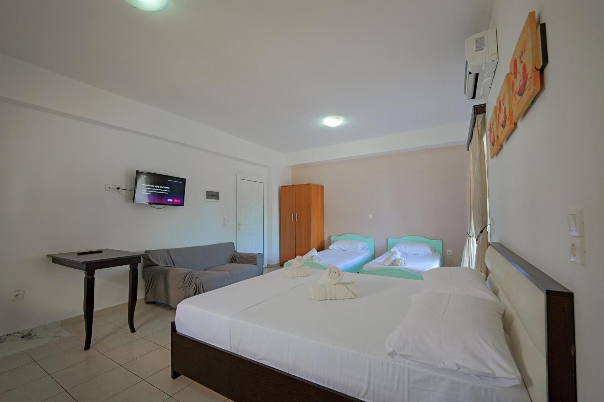 Livia'S Guesthouse Ksamil Esterno foto