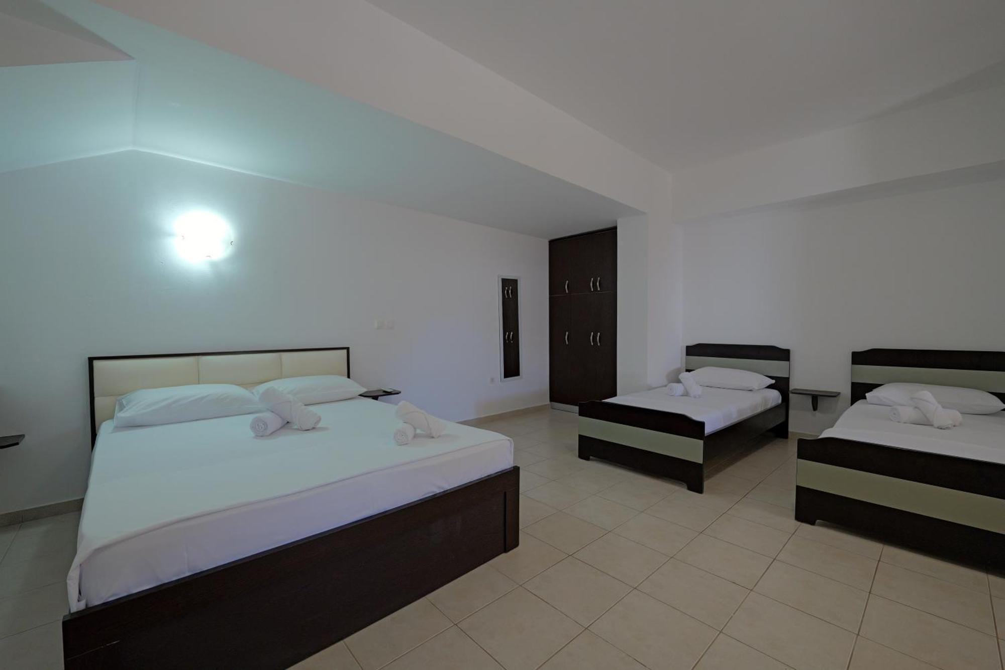 Livia'S Guesthouse Ksamil Esterno foto