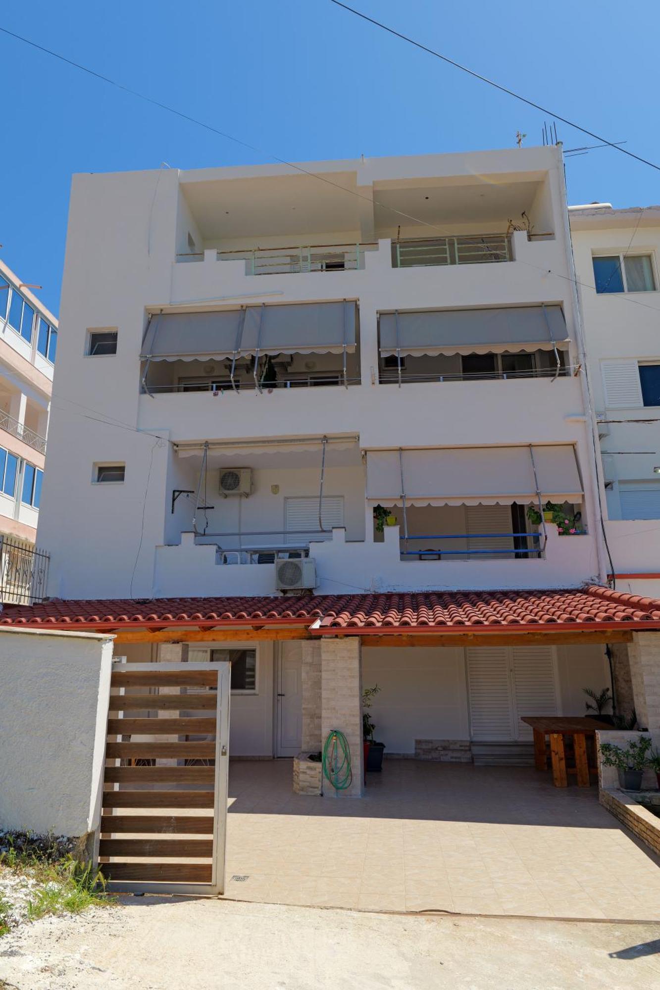 Livia'S Guesthouse Ksamil Esterno foto