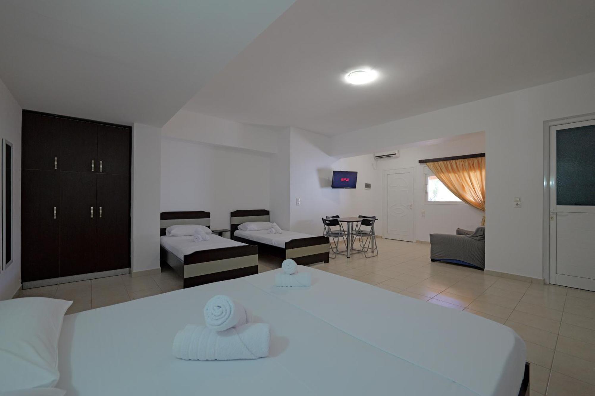 Livia'S Guesthouse Ksamil Esterno foto
